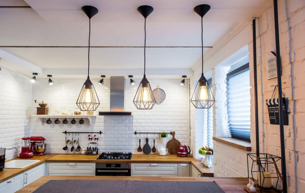 Подвесные лампы или люстры на кухне в скандинавском стиле